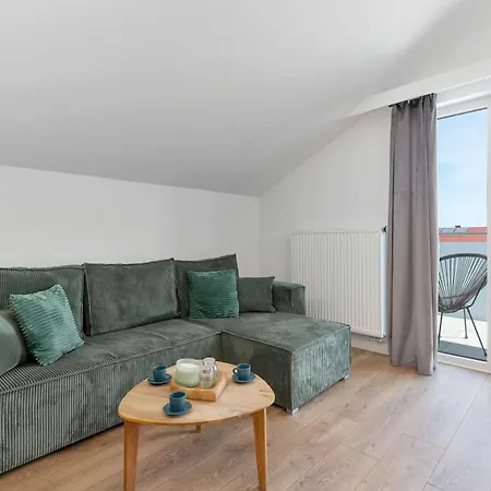 Family With A Balcony And Playground In By Renters * Ястшембя-Гура